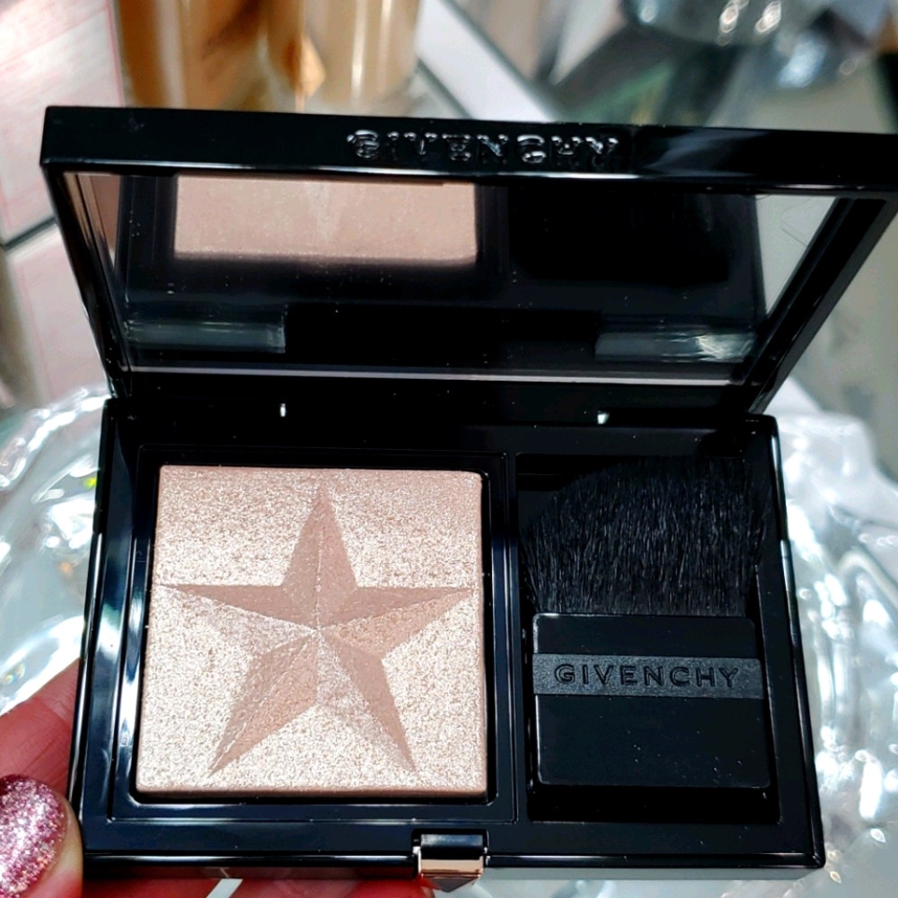Givenchy limited edition Mystic Glow Highlighter